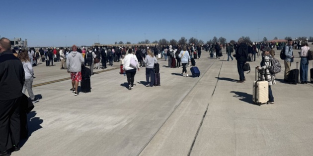 ABD’de Kansas Havalimanı’nda Alarm, Yolcular Tahliye Edildi